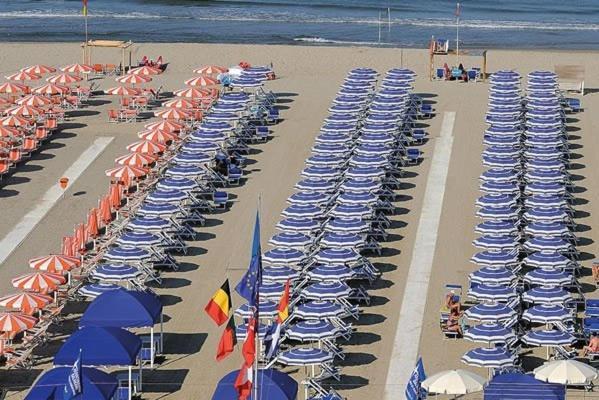 Hotel Dei Tigli Lido di Camaiore Buitenkant foto