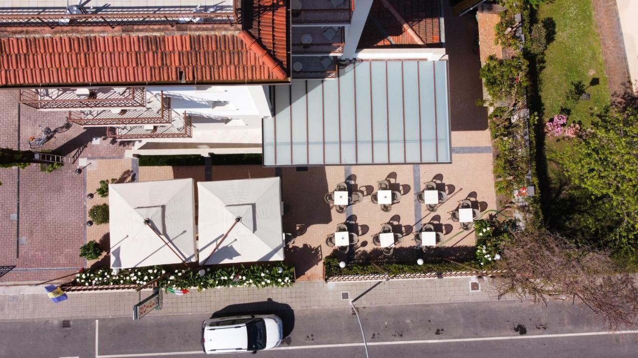 Hotel Dei Tigli Lido di Camaiore Buitenkant foto