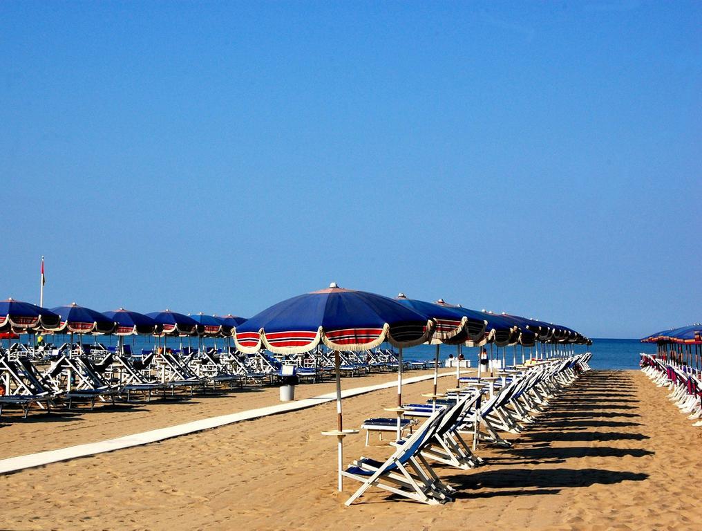 Hotel Dei Tigli Lido di Camaiore Buitenkant foto