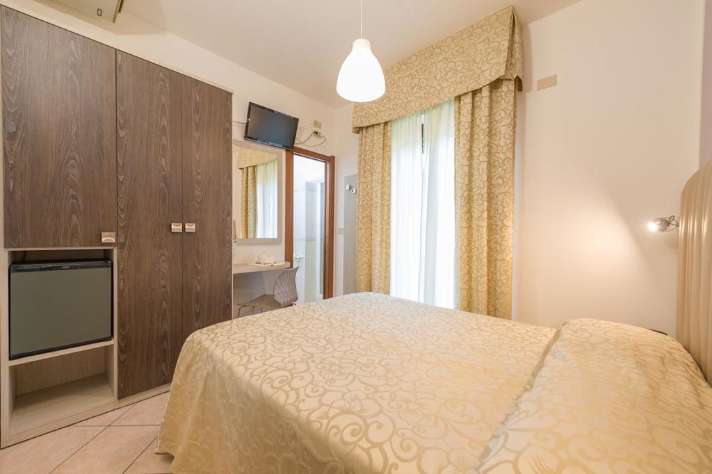 Hotel Dei Tigli Lido di Camaiore Buitenkant foto