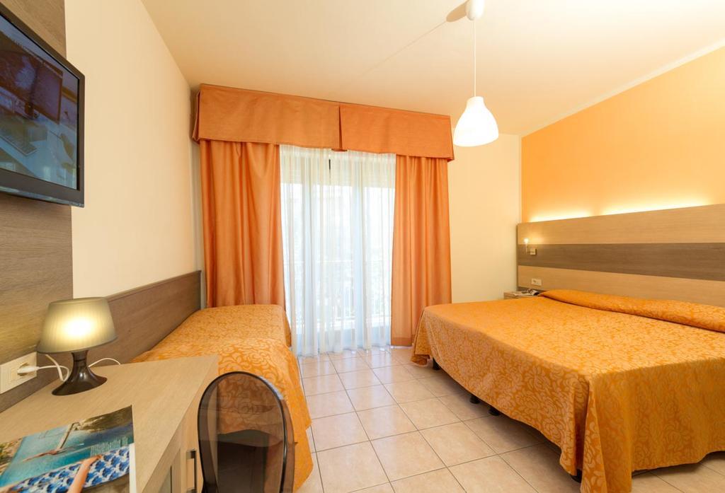 Hotel Dei Tigli Lido di Camaiore Buitenkant foto
