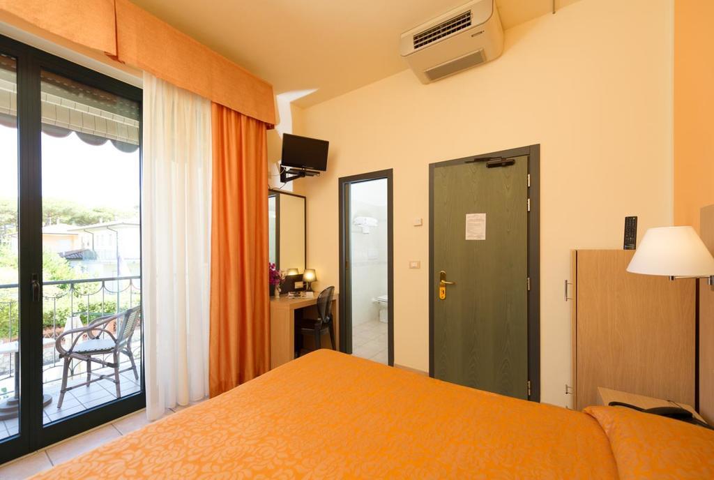 Hotel Dei Tigli Lido di Camaiore Buitenkant foto
