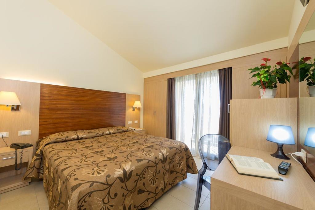 Hotel Dei Tigli Lido di Camaiore Buitenkant foto